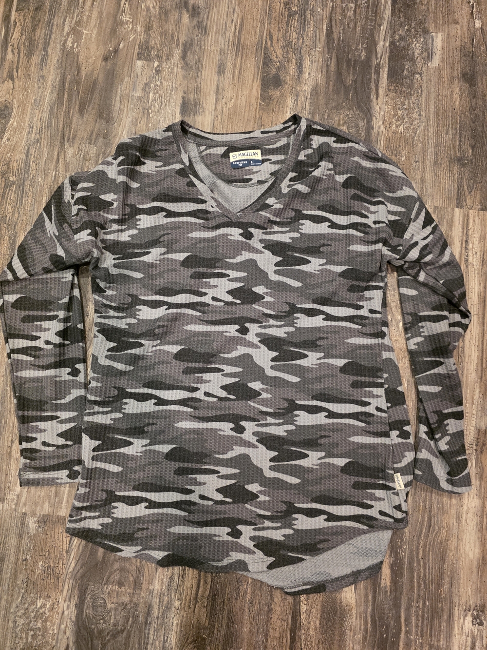 Magellan Outdoors Women's Long Sleeve Camo V-Neck Thermal Top - Gray/Black